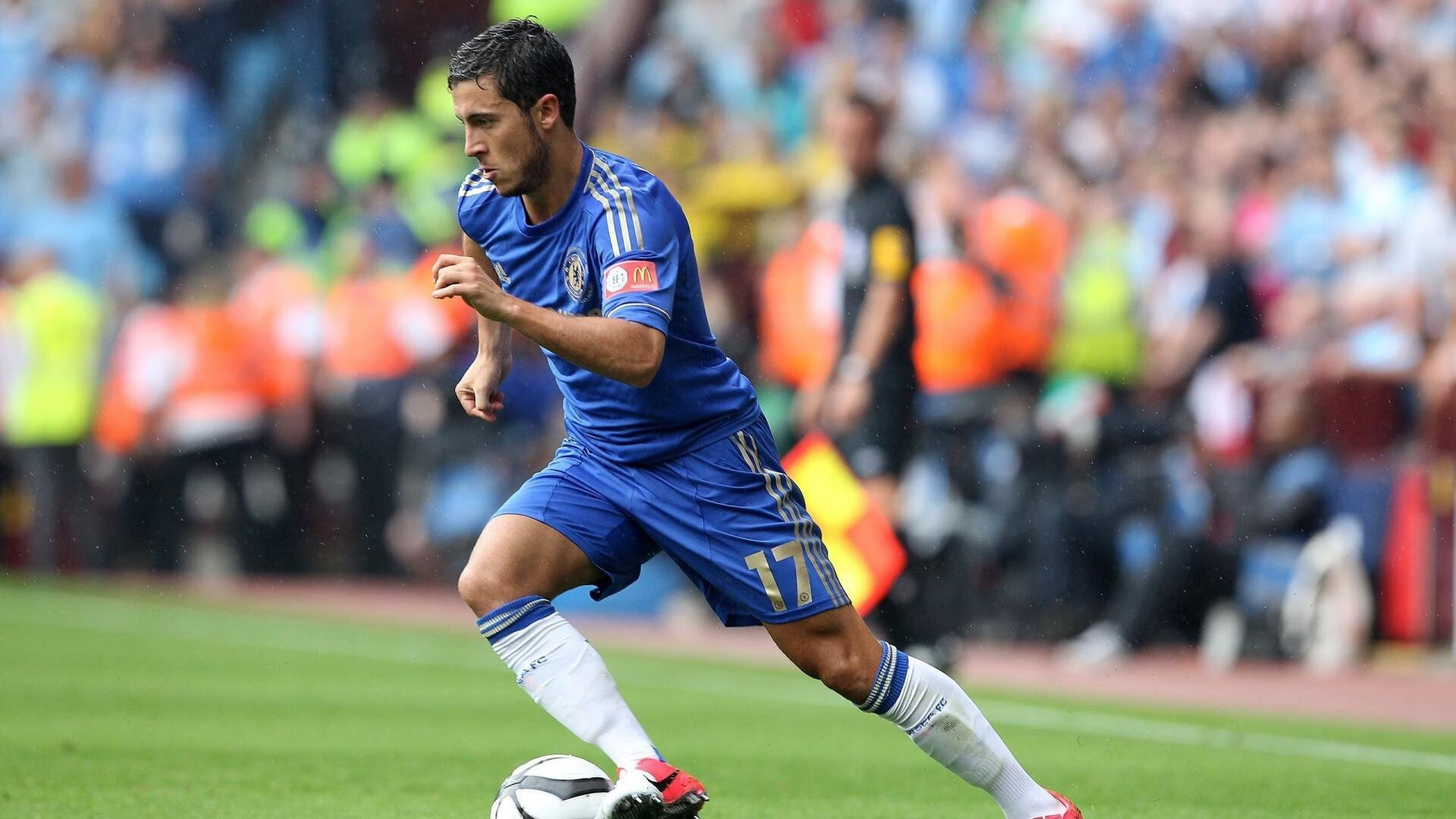 全力以赴，助力球队率先突破对手防线！，全力以赴帮助