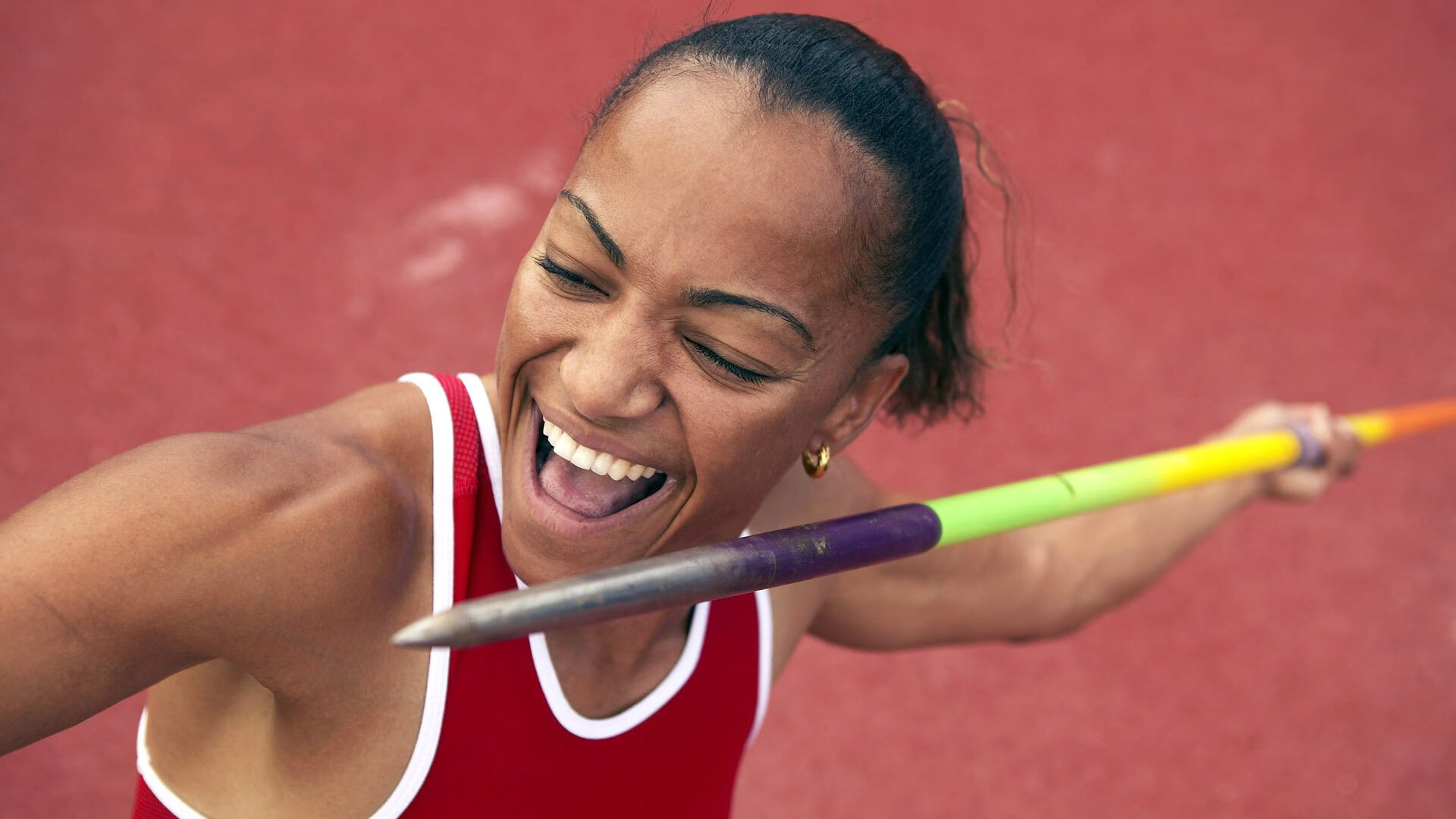 印度在射击、田径、摔跤、拳击等项目中表现出色，奖牌数显著增长。