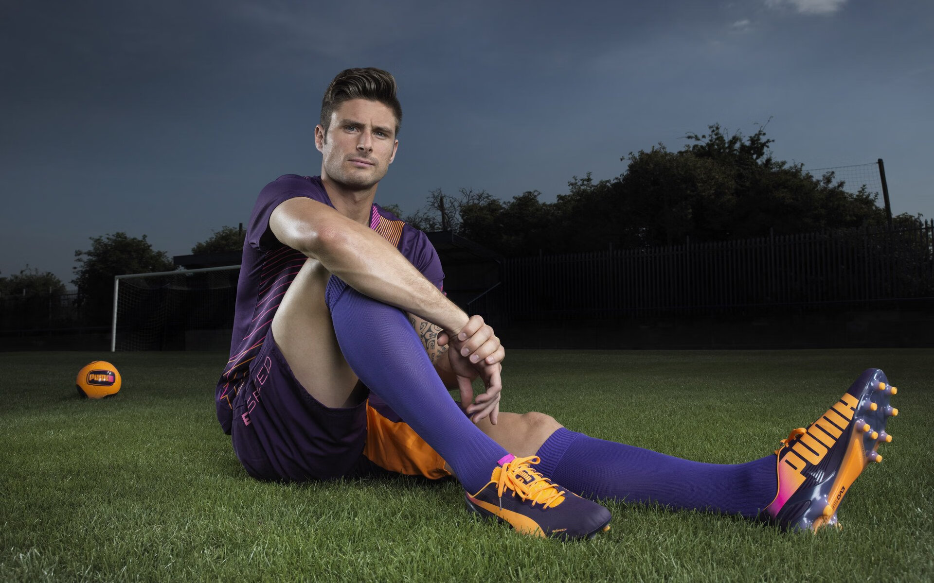 “英超末轮在即，胜负悬念牵动人心”，“英超”