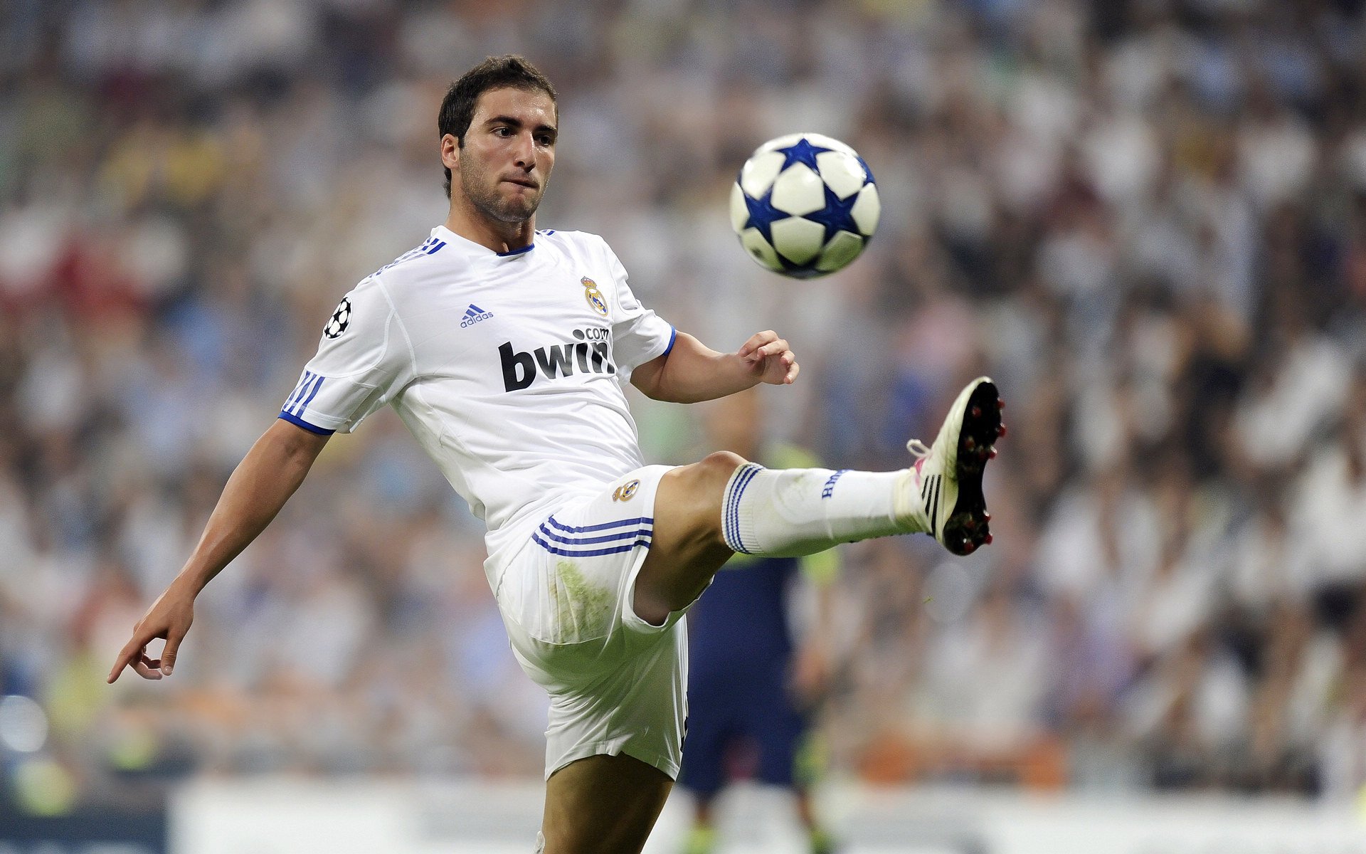 中国足球赛事影响力逐步扩大，中国足球比赛实力